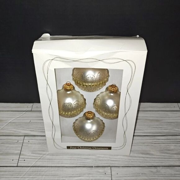 Christmas Holiday Vintage Glass Tree Ornaments Silver & Gold Glitter USA - Picture 1 of 9